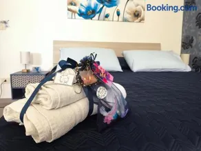 Blue Flowers Room - Image 2
