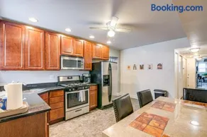 1 Mi to Washington Park: Spacious 1st-Floor Condo! - Image 1