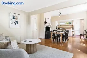 Hobart Heritage Home - Close to CBD & Airport - Image 2