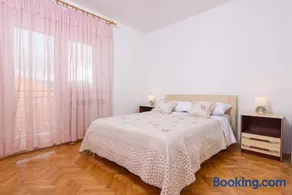 Lucy's Place - Image 5