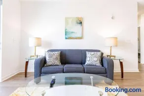 Modern Apt Downtown with Pool - Image 3