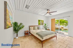 Luxe Waterfront Escape Pool & Fire Pit - Image 2