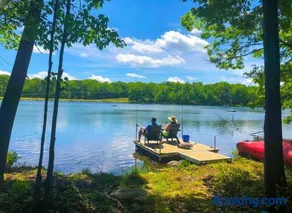 Limited-Time Deal! Lakefront, Hot Tub, Boats - Image 1