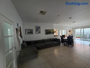 4 bed House next to Lake Richmond close to beach - Image 5