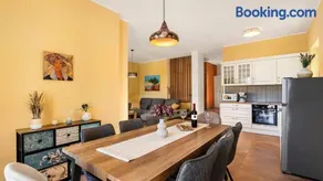 Villa mit Sauna, Terrasse und Garten - Image 3