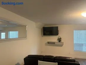 Basement suite - Image 2