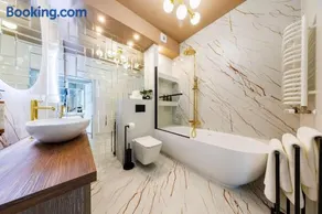 OLSZYNKI PARK- SkyV Luxury Premium Apartment with View, City Centre by StayNest - Image 3