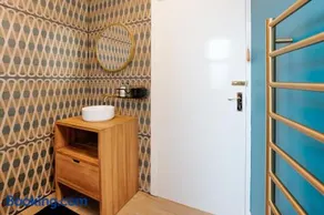Albert Road Apartments Room 1 - Image 3