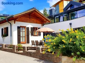 The Little Pool House - Image 1