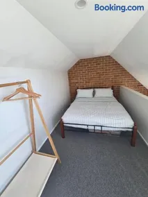 Large apartment in Kingston - Image 4