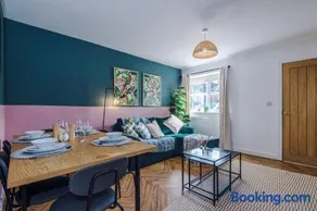 Stylish Grimsby 3-bedroom House with Wi-Fi & Parking Sleeps 6 by PureStay - Image 3
