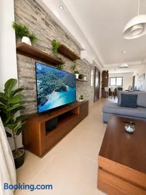 Elysian Heights Pool & Panoramic Views - Image 2