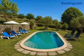 Encantadora finca con piscina en la naturaleza - Image 1