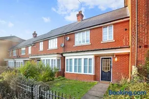 Spacious Family 3BR Near Stanmore Station- The Muse - Image 2