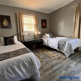 Entire 2BR Home - 15 Min to Downtown & Parks - Image 3