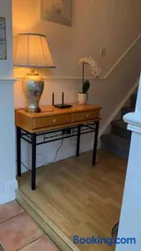 Bumblebee Cottage - Image 3