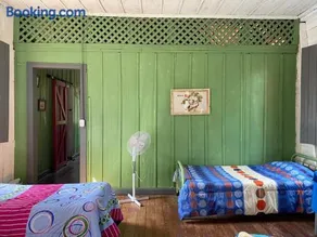 CASA PARA VACACIONAR ANTIGUA TIPO VINTAGe - Image 1