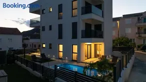 Sajn Residence with Private Pool - Image 1
