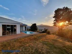 Quiosque com piscina e vista - Image 3