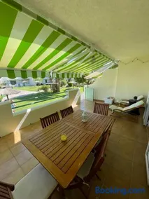 Casa adosada con porche, piscina y pista de pádel, junto al campo de golf - Image 3