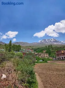 Bros Hostel & Cafe, Sissu - Image 1