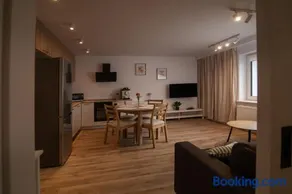 Spacious & Functional Apartment with Workspace by Noclegi Renters - Image 1
