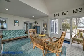 Getaway on Crystal Clear Lake Main and Guest House - Image 5