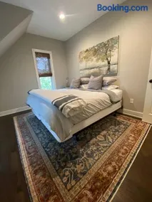 Carriage House on Historic Bentonville Square - Image 4