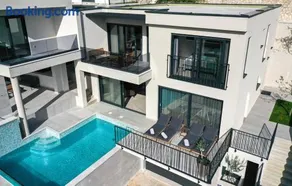 Luxury villa with pool and jacuzzi - Image 2