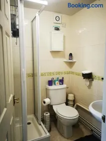 A private, cute, one bedroom self catering annexe - Image 5