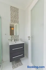 Large & Modern St Julians Apartment - Image 2