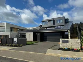 Birdsong Water View 2 Bedroom Apartment - Image 3