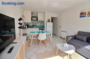 Annonce professionnelle. T2 Cabine avec balcon, 4 personnes au cœur de la ville et à deux pas du sable chaud - Image 1