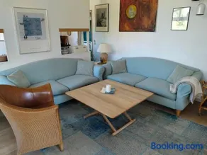 Lovely Holiday Home Near Sandy Beach - Image 2