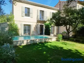 Mas provençal avec piscine au coeur de Fontvieille - Image 1