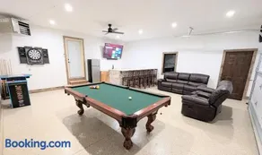 Lakefront, Private Beach, Garage Bar, Near WI Dells, King Beds, Sleeps 16, Near Ski Hills - Image 1
