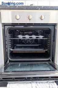 3-bed-Patchway-Self-check-in-Parking-Wi-Fi-Sleeps 5 - Image 3