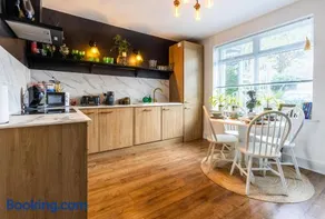 KIRA Beach House, Hove Beach - Image 3