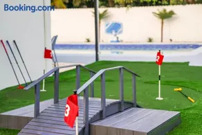Resort-Style Miami Home Pool Sauna & Jaccuzi - Image 3