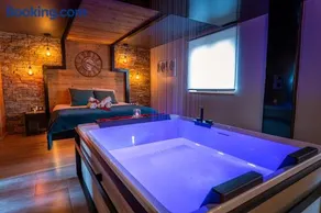 Love industrie & spa - Suite Romantique en Alsace - Spa privatif et garage - Image 1