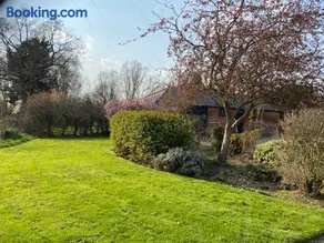 2-Bedroom Cottage Sleeps 5 Free Parking - Image 5