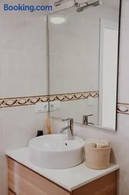 Casa Mahalo - Modern Apartment with Pool, Minutes from Spectacular Beaches - Image 1