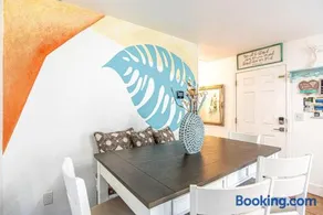 Mermaid Manor Carriage House Pool Hottub Sleeps 6 1 Dog OK - Image 3