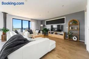 Ocean & Country Views, Spa, Pets Welcome, Fireplace - Your Ocean Oasis 10 minutes to Phillip Island - Image 4