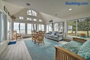 Getaway on Crystal Clear Lake Main and Guest House - Image 4