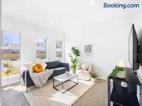 Well-decorated 4BR Family home steps to mall - Image 1