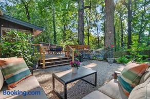 3BR PGA Garden Oasis - Near Quail Hollow and Light Rail - Image 1
