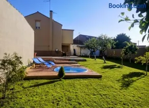 Charming House in Esteiro with Garden and Terraces - Image 2
