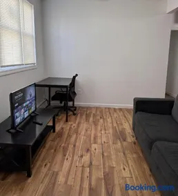 Private house with 4 bedrooms 2 bathrooms, NYC direct bus 1 block away, MetLife Stadium FIFA World Cup 30 minutes away - Image 2