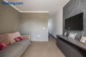 Completa casa apenas 700m da praia - Image 3
